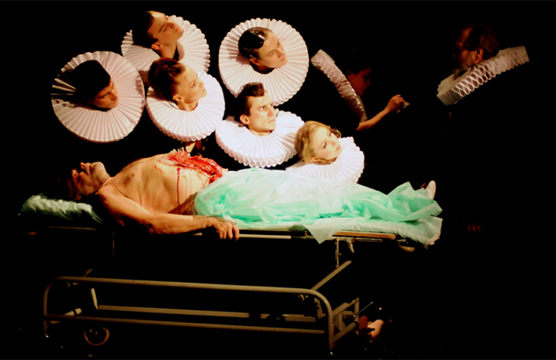 Scena z przedstawienia "Otello - wariacje na temat" w reżyserii Agaty Dudy-Gracz, 2009, fot. Tratr im. Stefana Jaracza w Łodzi